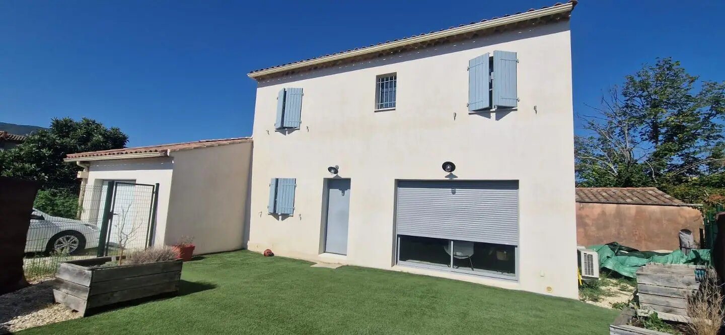 Maison à louer, 66m², Oppède