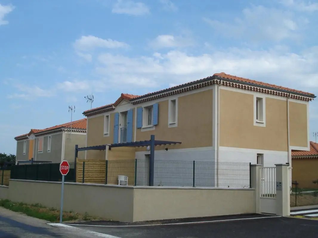Maison à louer, 82m², Charnas