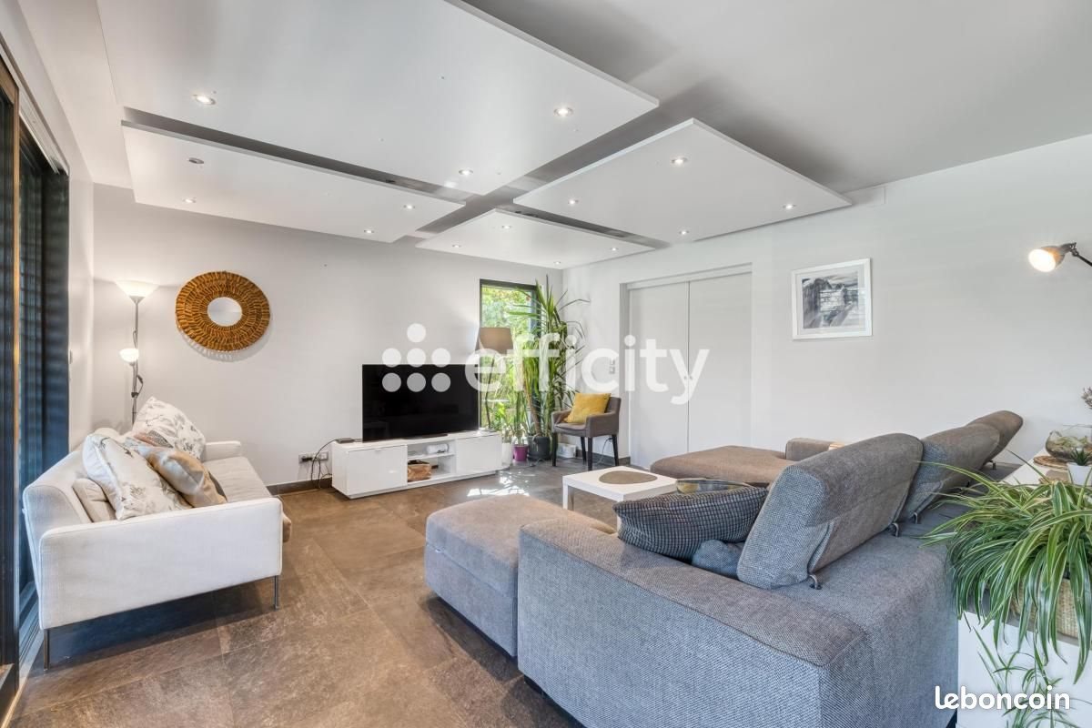 Maison à vendre, 197m², Prévessin-Moëns