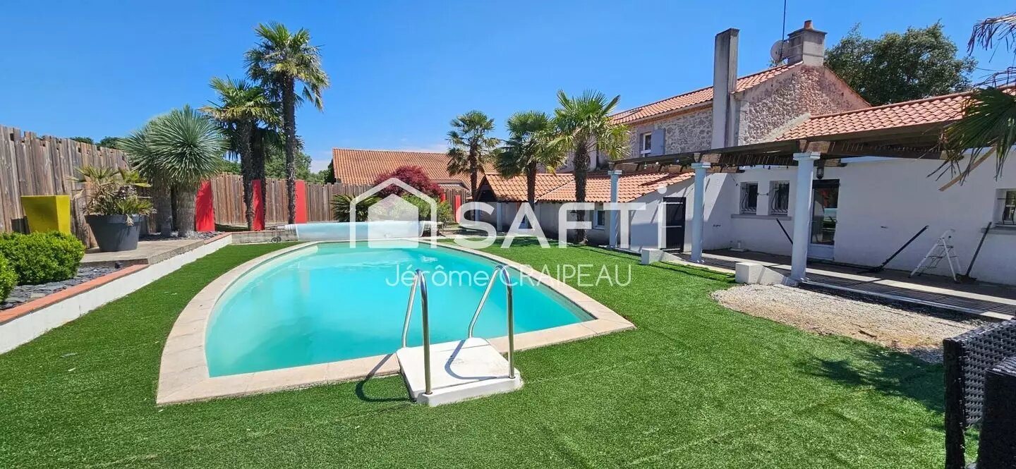 Maison à vendre, 225m², Saint-Avaugourd-des-Landes