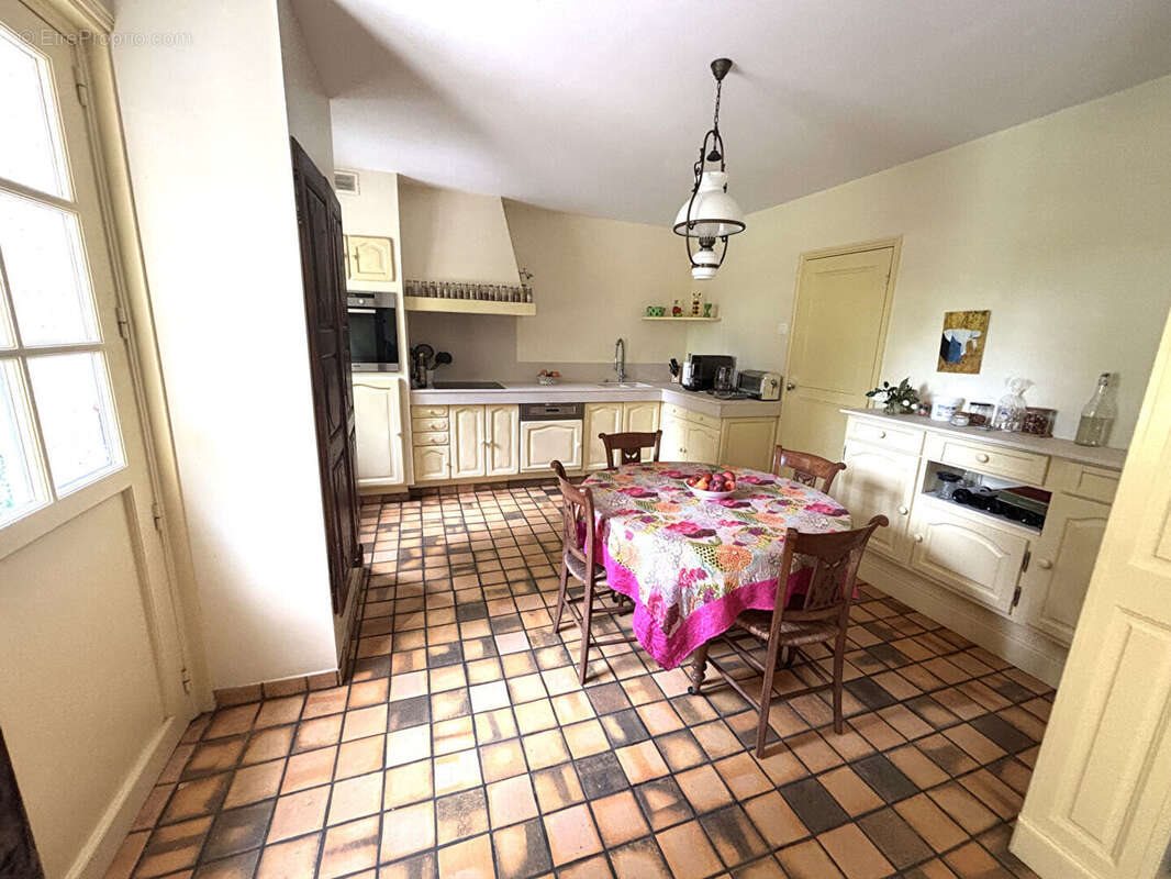 Maison à vendre, 252m², Sainte-Geneviève