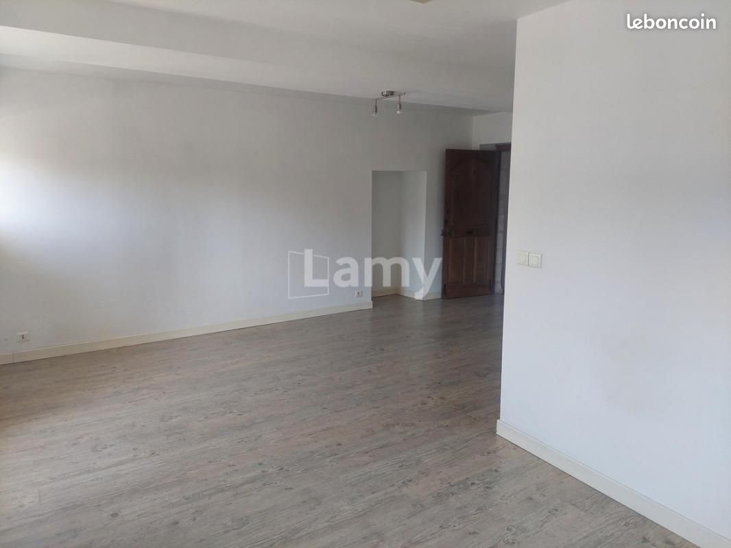 Appartement à louer, 65m², Givry