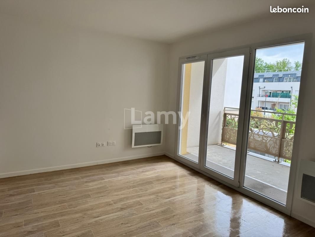 Appartement à louer, 63m², Linas