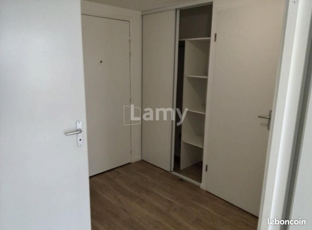 Appartement à louer, 58m², Linas