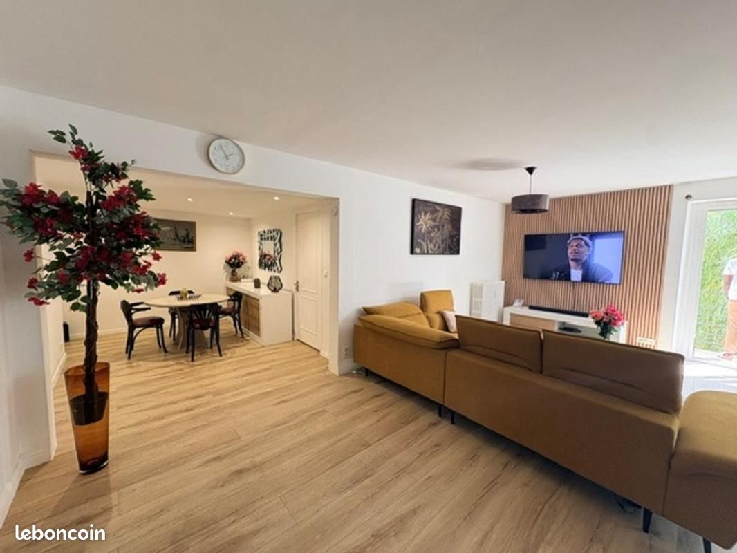 Appartement à louer, 96m², Avanne-Aveney