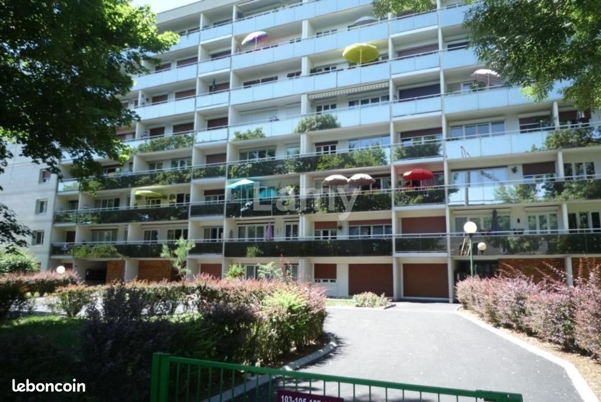 Appartement à louer, 83m², Saint-Max