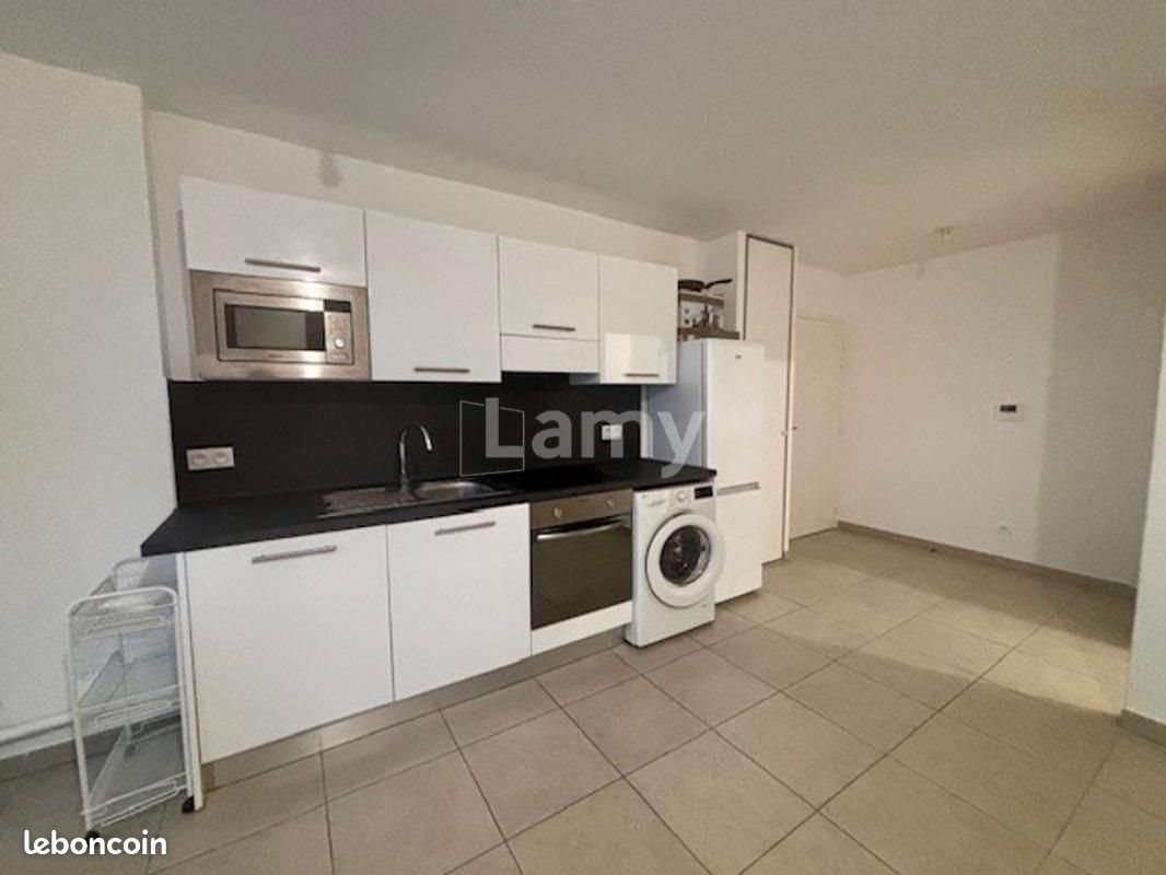 Appartement à louer, 43m², Saint-Priest