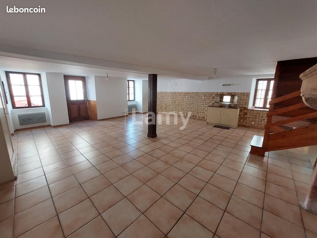Maison à louer, 118m², Sauxillanges