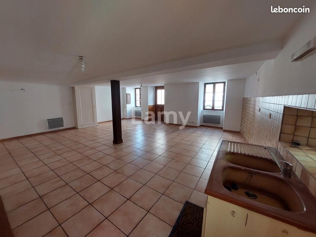 Maison à louer, 118m², Sauxillanges