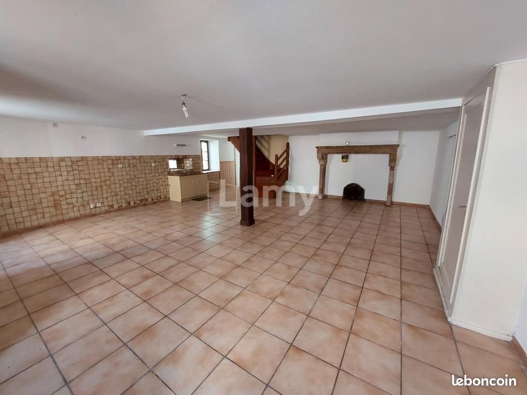 Maison à louer, 118m², Sauxillanges