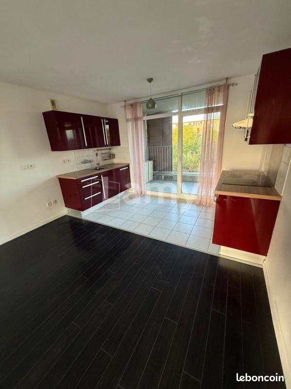 Appartement à louer, 74m², Cergy