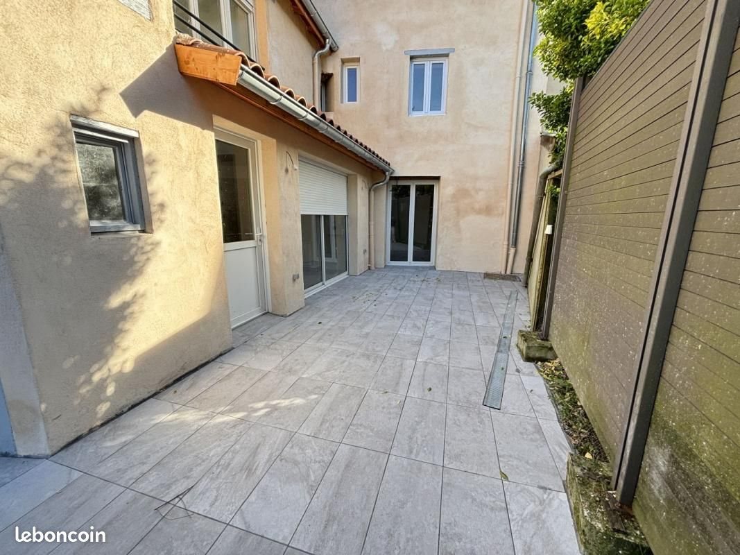 Appartement à louer, 84m², Neuville-les-Dames