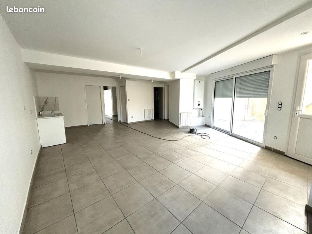 Appartement à louer, 84m², Neuville-les-Dames
