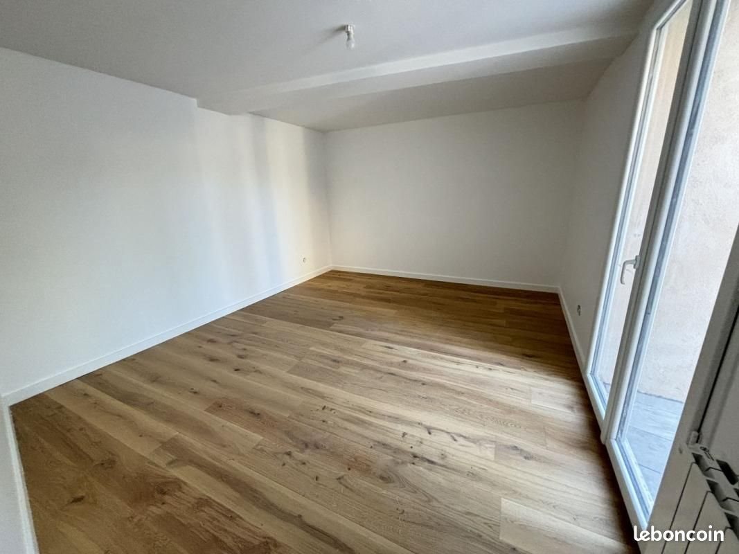 Appartement à louer, 84m², Neuville-les-Dames