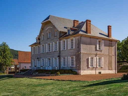 Maison 14 pièces 430 m² · à Mesvres · 430 m² · 470 000 €