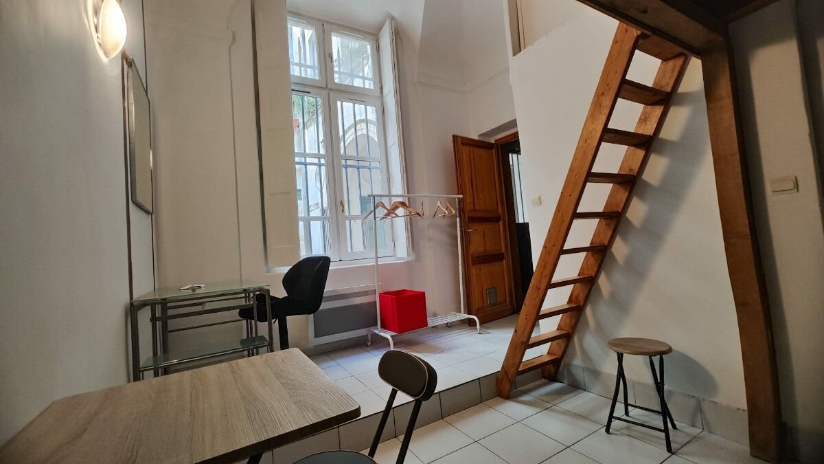 Appartement à louer, 17m², Nîmes