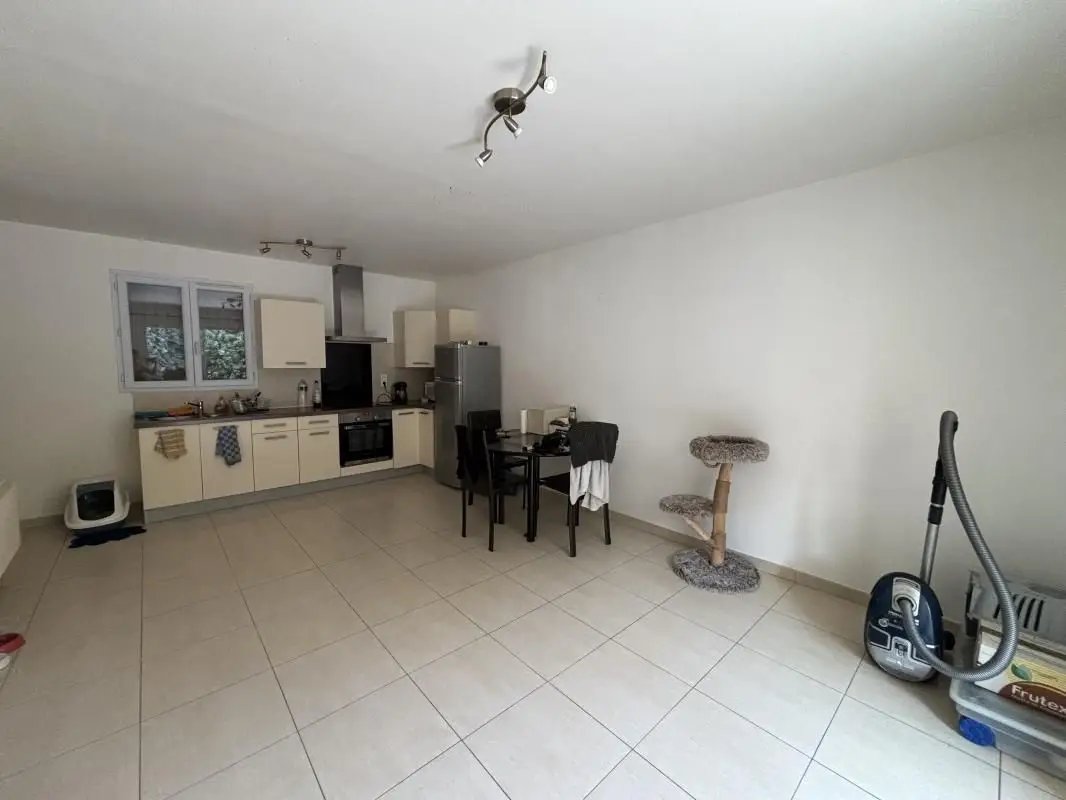Appartement à louer, 44m², La Roque-d'Anthéron