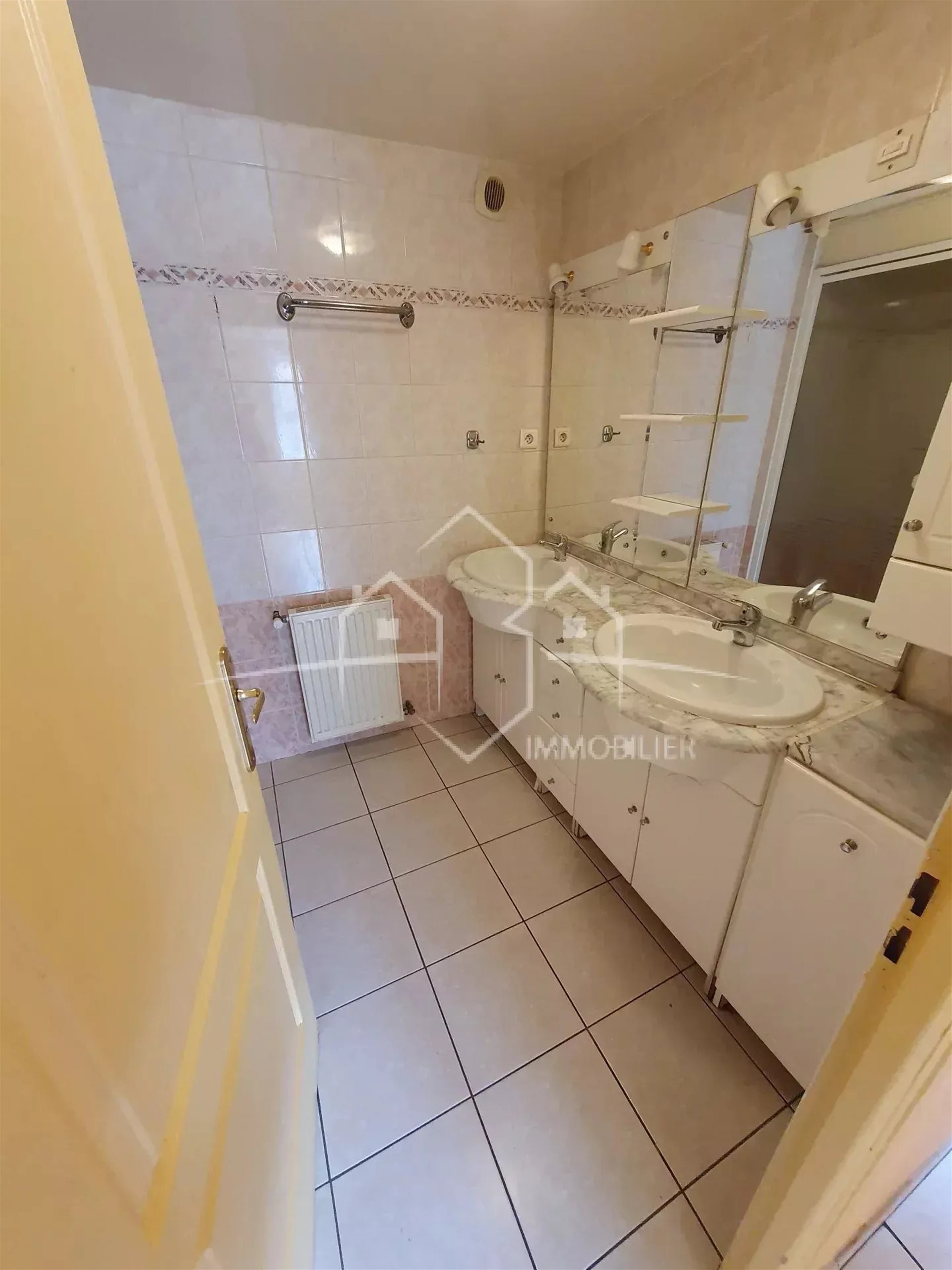 Appartement à louer, 72m², Beaurepaire