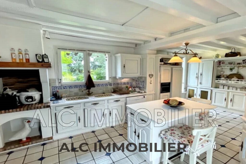 Maison à vendre, 174m², Saint-Cyr-en-Pail