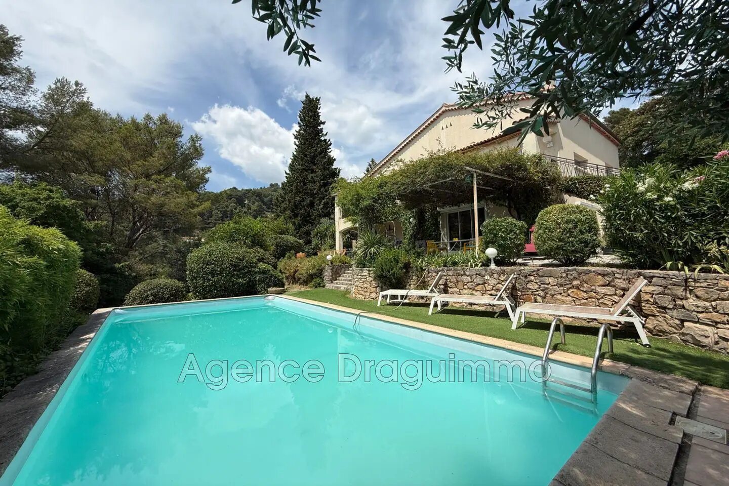 Maison à vendre, 1800m², Draguignan