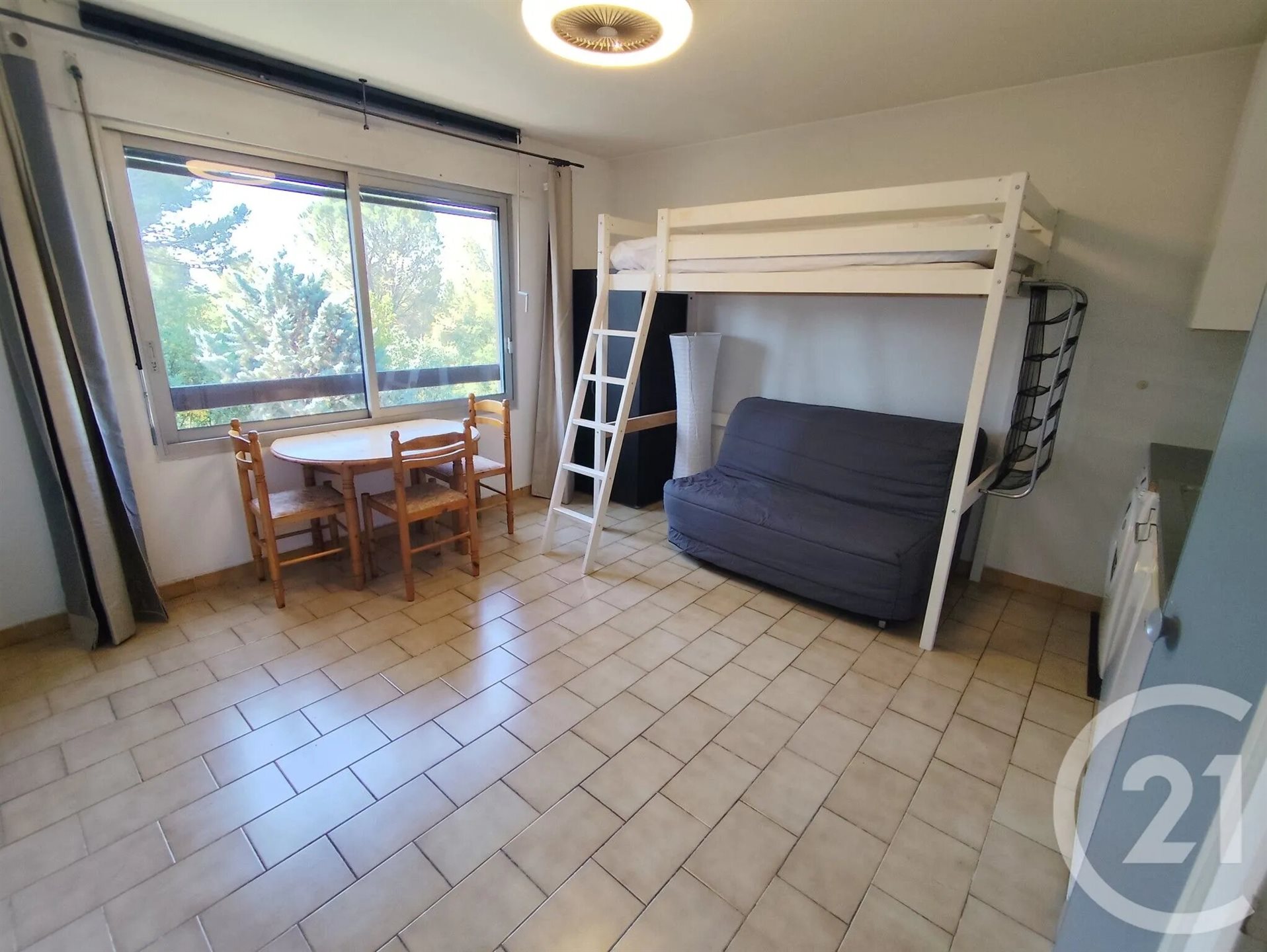 Appartement à louer, 22m², Nîmes