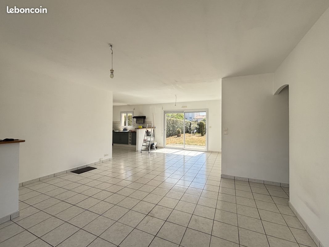 Maison à louer, 83m², Grosbreuil