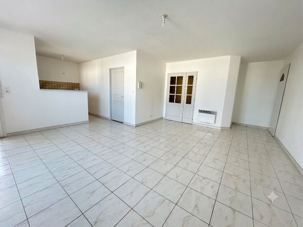 Appartement à louer, 82m², Vinassan