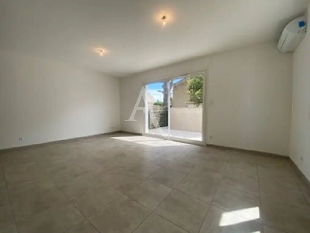 Maison à louer, 63m², Vinassan