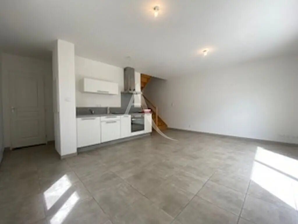 Maison à louer, 63m², Vinassan