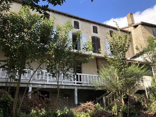 Maison 7 pièces 225 m² · à Montfort-en-Chalosse · 225 m² · 137 500 €