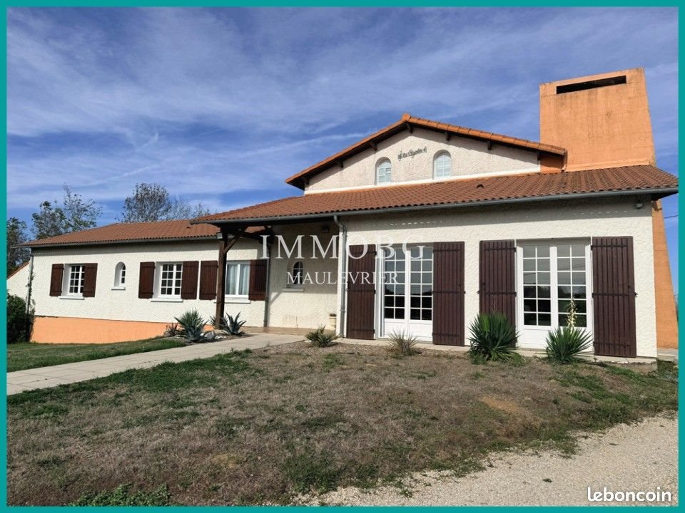 Maison à vendre, 179m², Yzernay