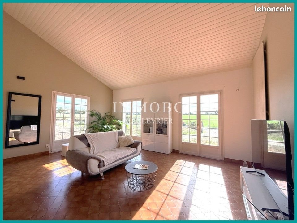 Maison à vendre, 179m², Yzernay
