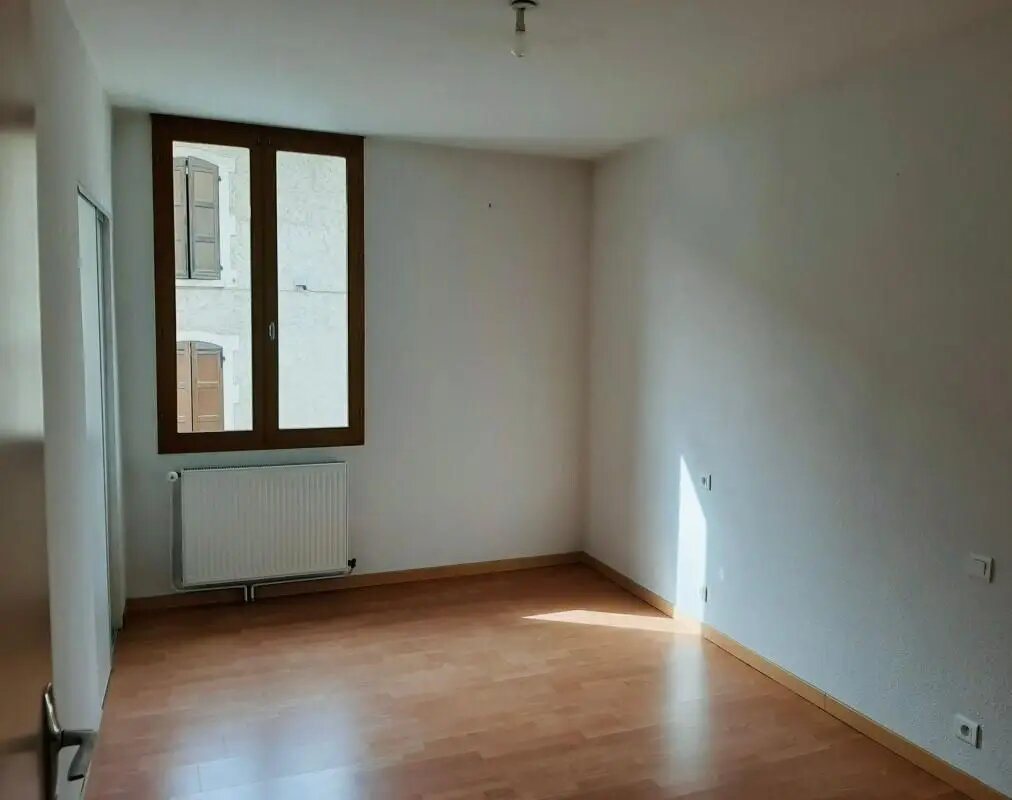 Appartement à louer, 65m², Saint-Geoire-en-Valdaine