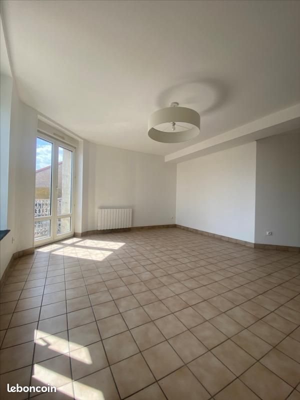 Appartement à louer, 57m², Saint-Max