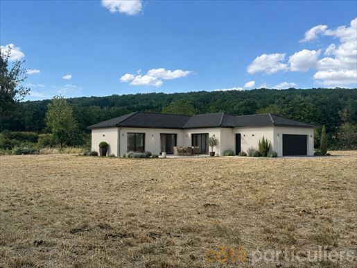 Terrain 6376 m² · à Saint-Amand-Montrond · 6 376 m² · 32 000 €
