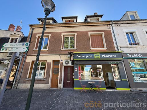 Maison 8 pièces 200 m² · à Saint-Amand-Montrond · 200 m² · 185 325 €