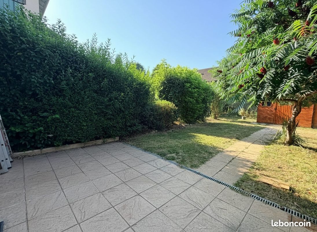 Maison à louer, 81m², Saint-Etienne-de-Saint-Geoirs