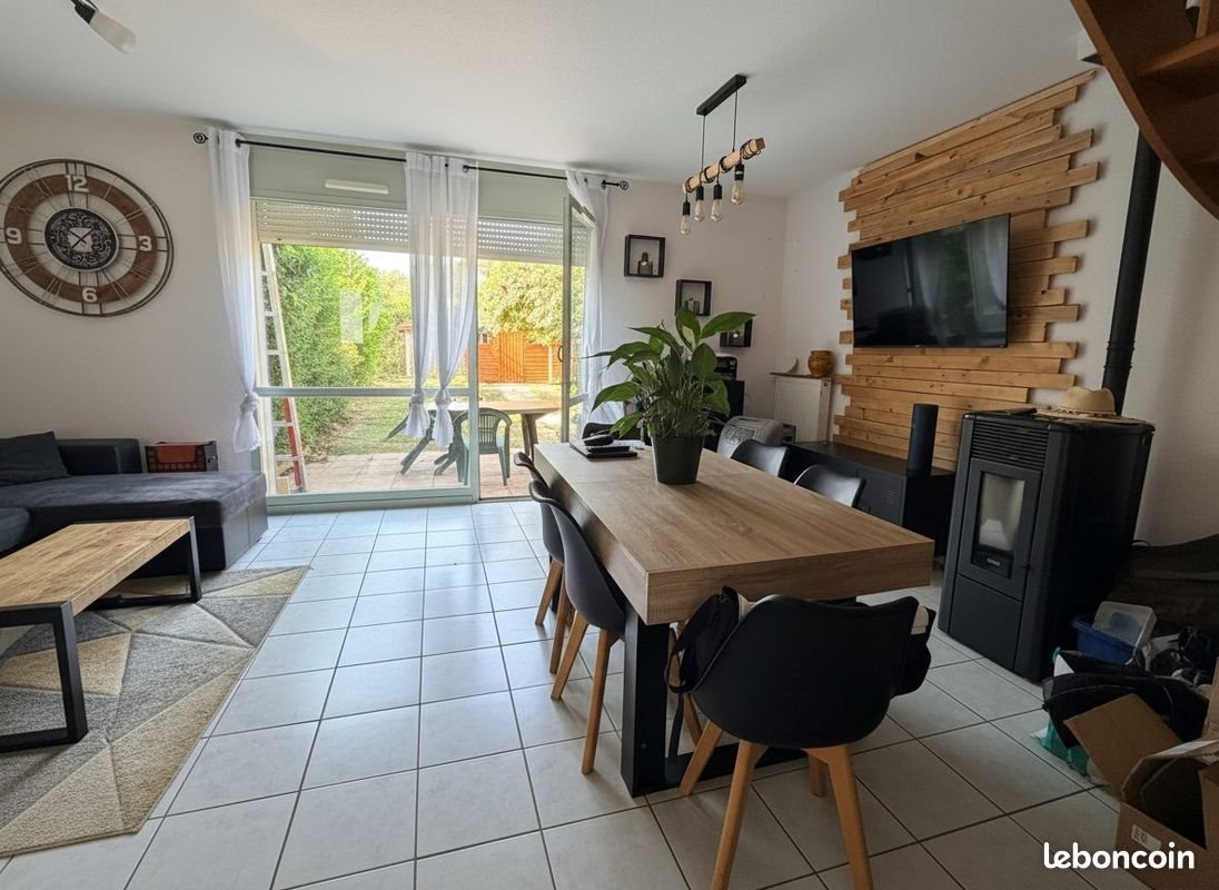Maison à louer, 81m², Saint-Etienne-de-Saint-Geoirs
