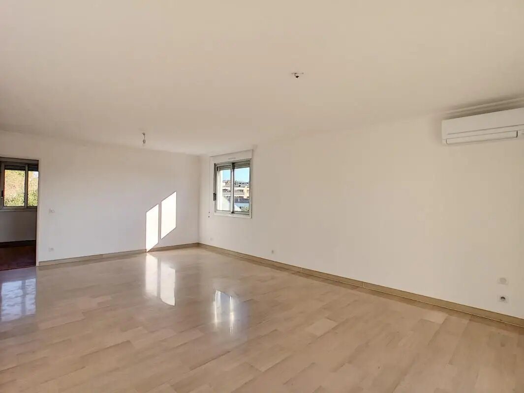 Appartement à louer, 84m², Antibes
