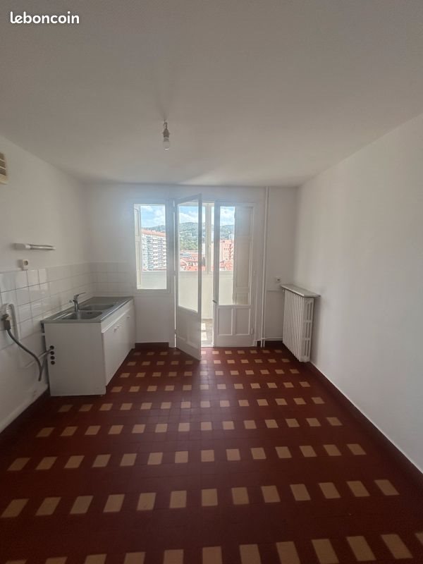 Appartement à louer, 45m², Saint-Étienne