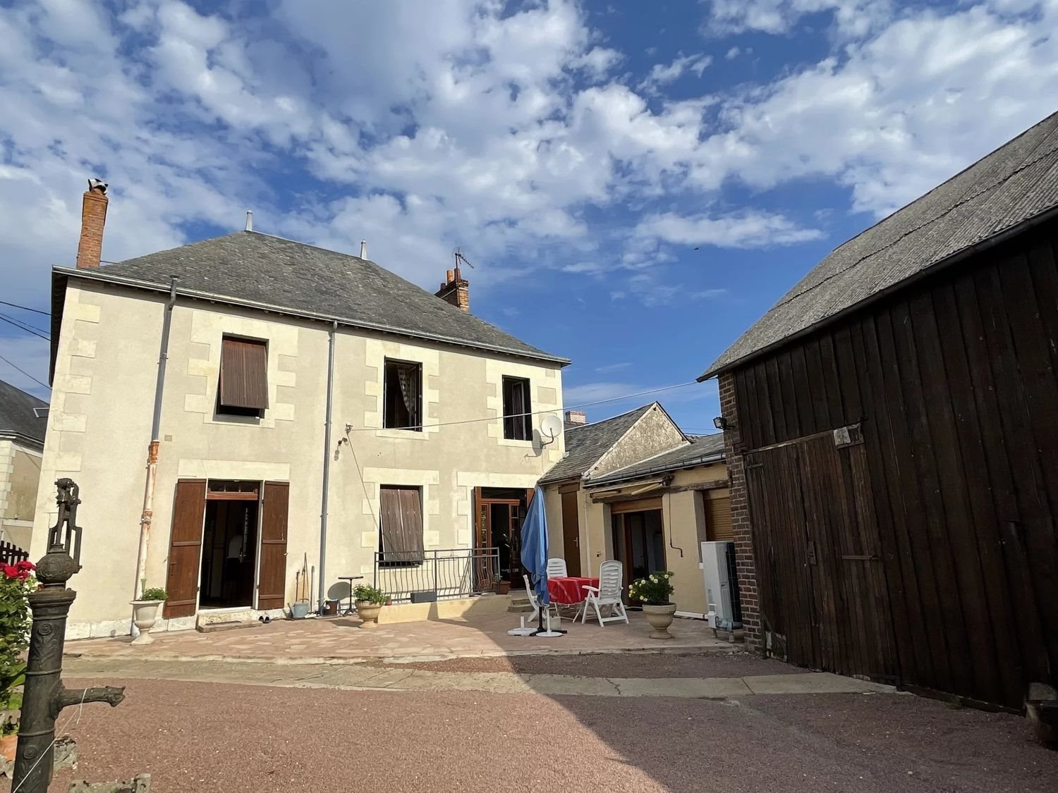 Maison à vendre, 1054m², Savigné-sur-Lathan