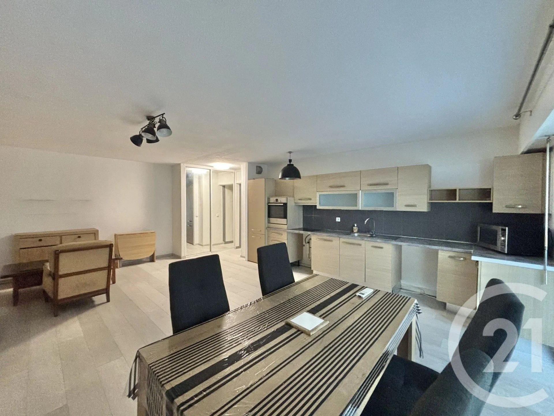 Appartement à louer, 54m², Menton