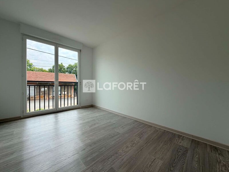 Appartement à louer, 100m², Attigny