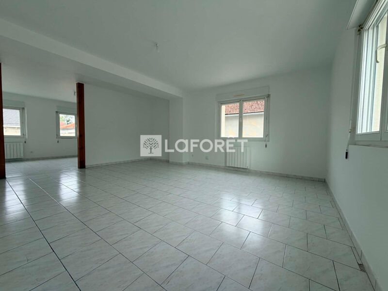 Appartement à louer, 93m², Attigny