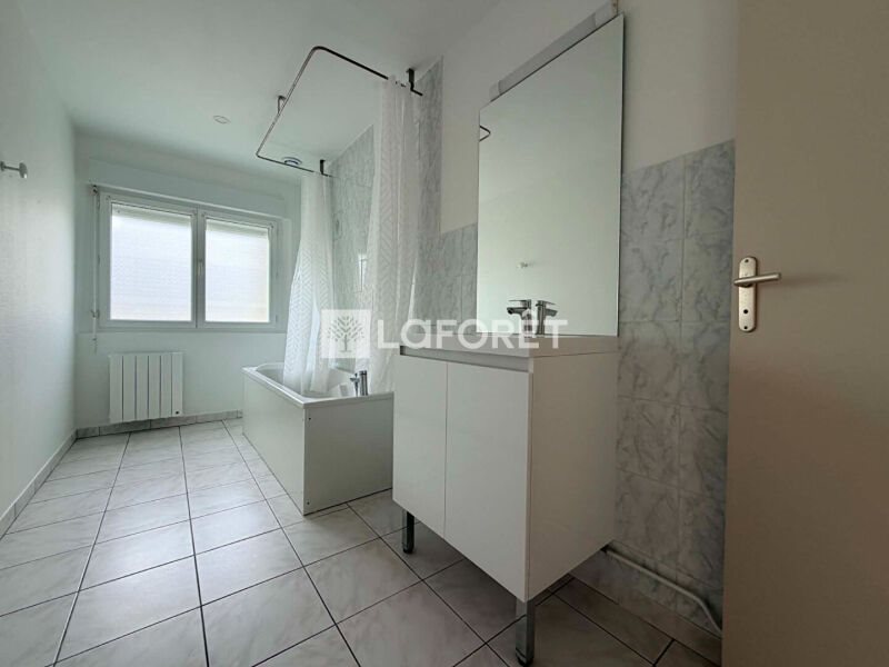 Appartement à louer, 93m², Attigny