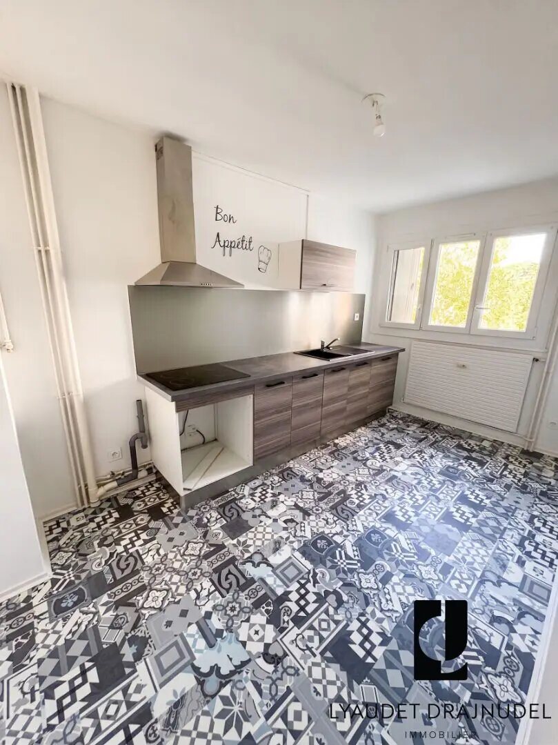Appartement à louer, 74m², Riorges
