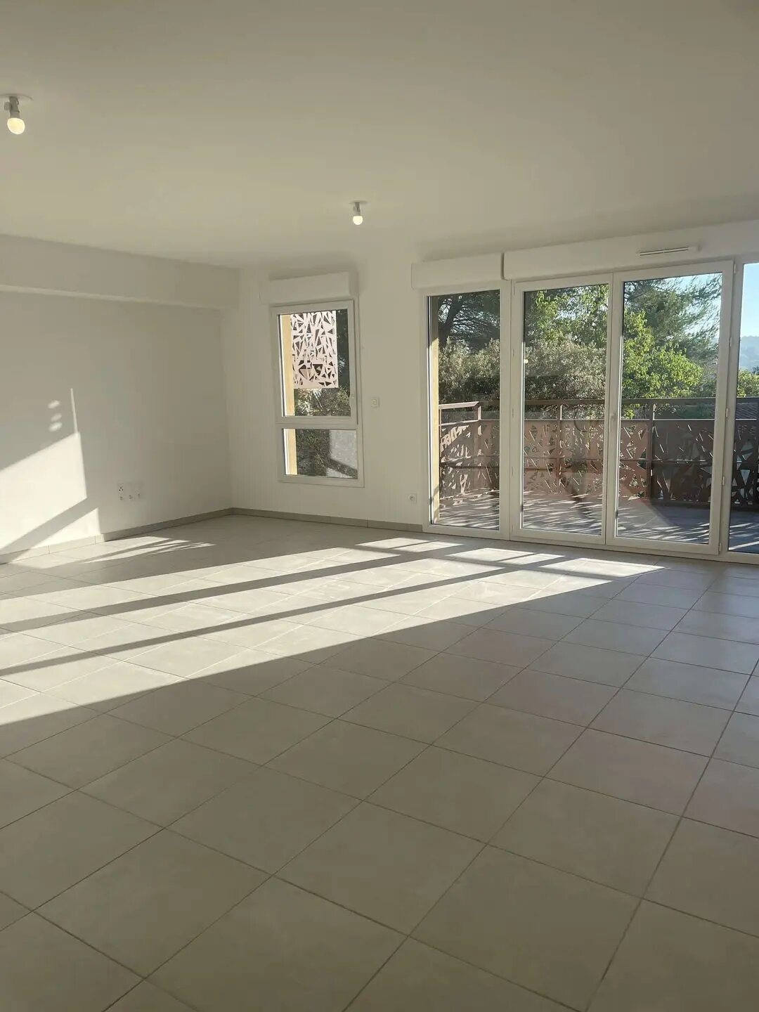 Appartement à louer, 74m², Lambesc