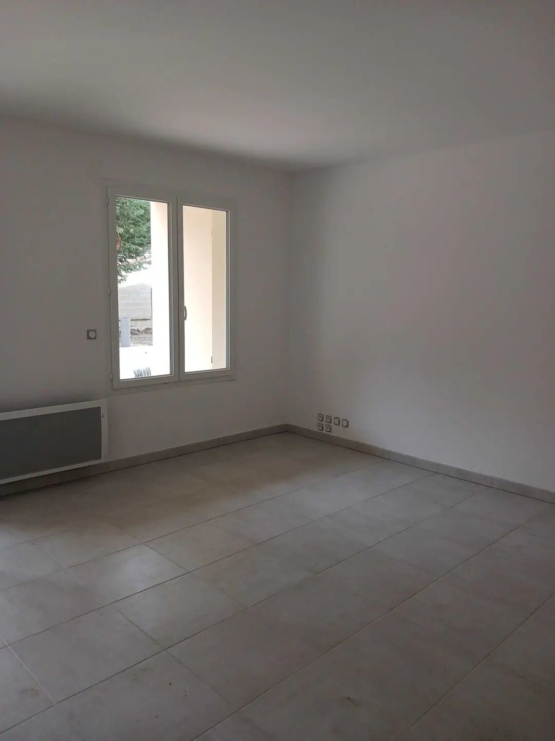 Appartement à louer, 65m², Eyguières