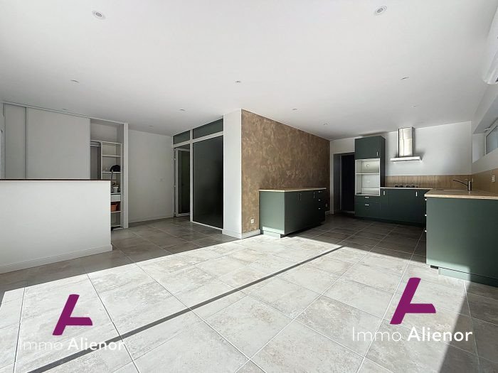 Maison à vendre, 164m², Saint-Georges-des-Coteaux