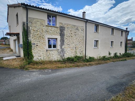 Maison 10 pièces 223 m² · à Pugnac · 223 m² · 209 000 €